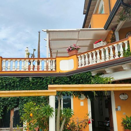 B&B "Raggio Di Sole" Ле-Кастелла Екстер'єр фото
