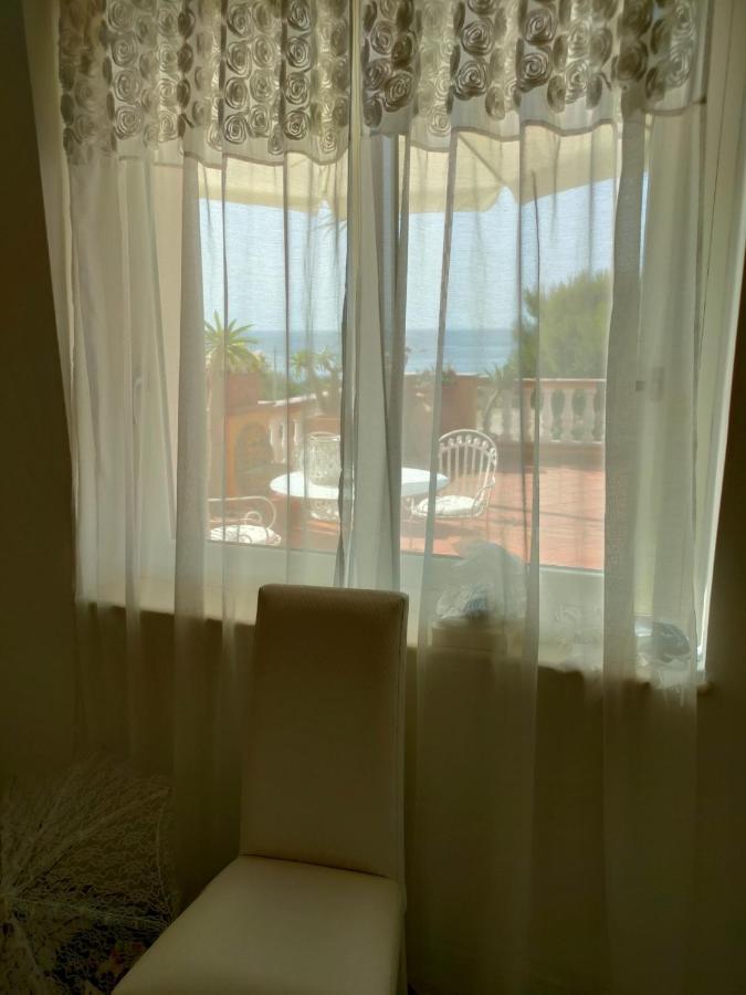 B&B "Raggio Di Sole" Ле-Кастелла Екстер'єр фото
