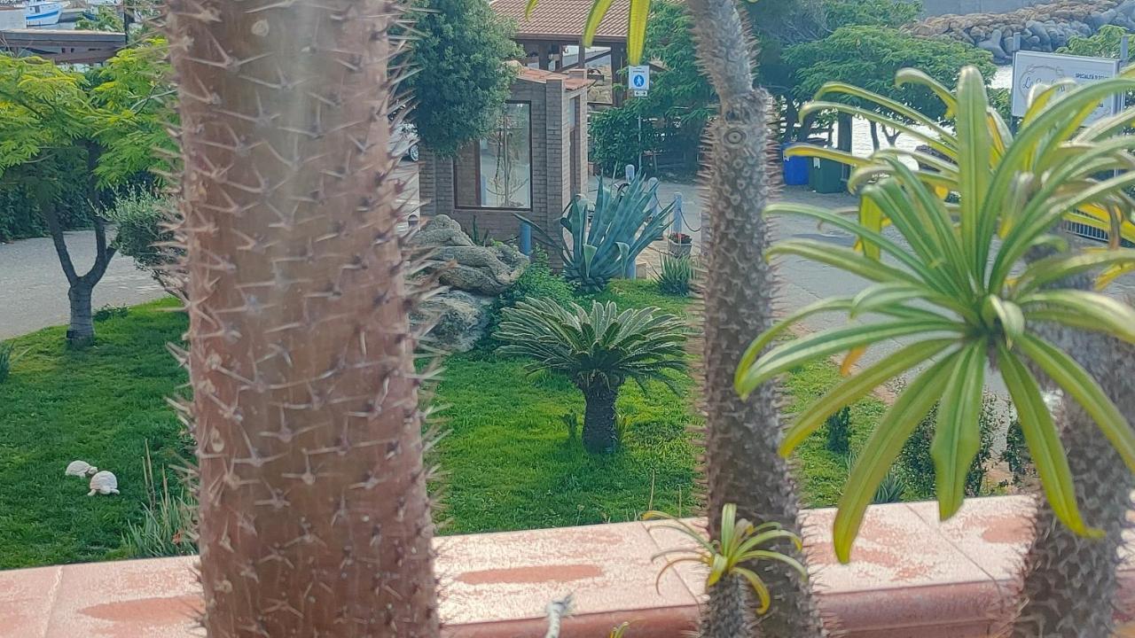 B&B "Raggio Di Sole" Ле-Кастелла Екстер'єр фото