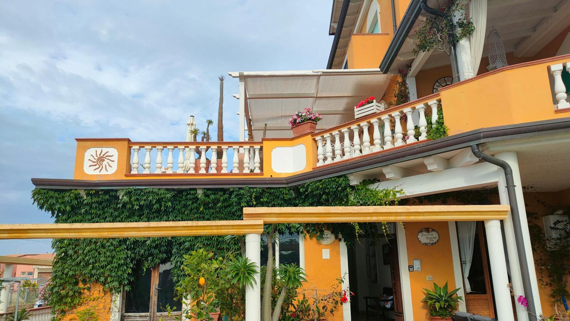 B&B "Raggio Di Sole" Ле-Кастелла Екстер'єр фото