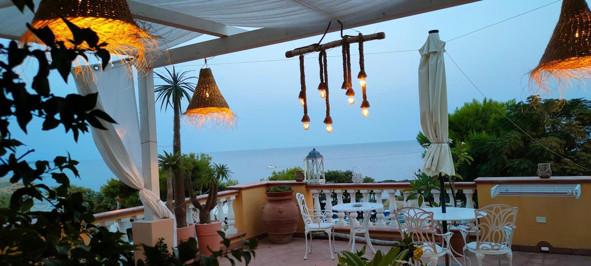 B&B "Raggio Di Sole" Ле-Кастелла Екстер'єр фото