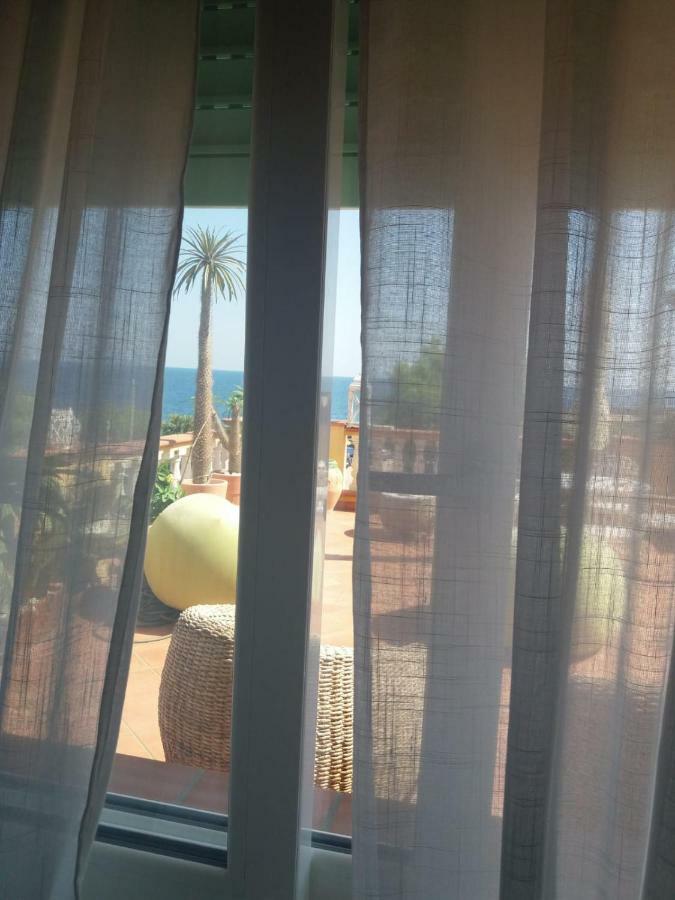 B&B "Raggio Di Sole" Ле-Кастелла Екстер'єр фото