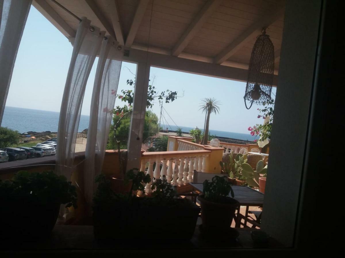 B&B "Raggio Di Sole" Ле-Кастелла Екстер'єр фото